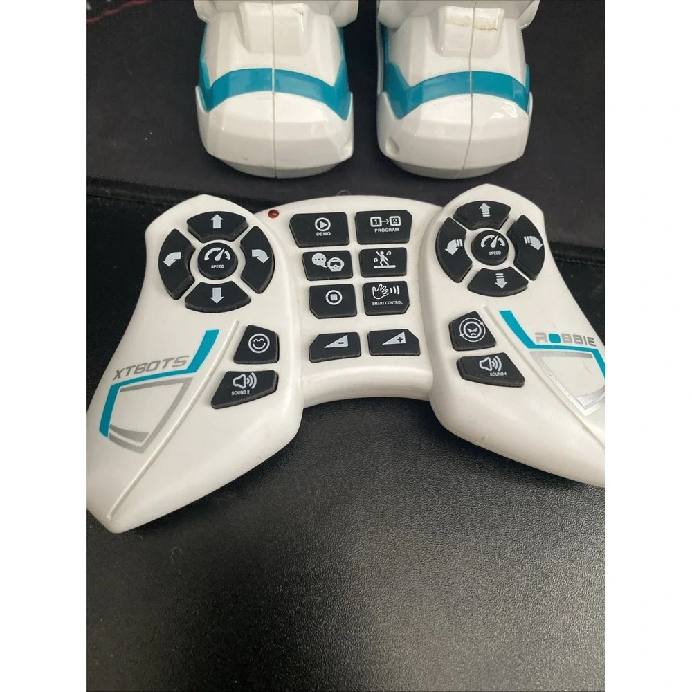 Xtrem Boots Robbie Remote Control Robot Works Great Dances Talks D3